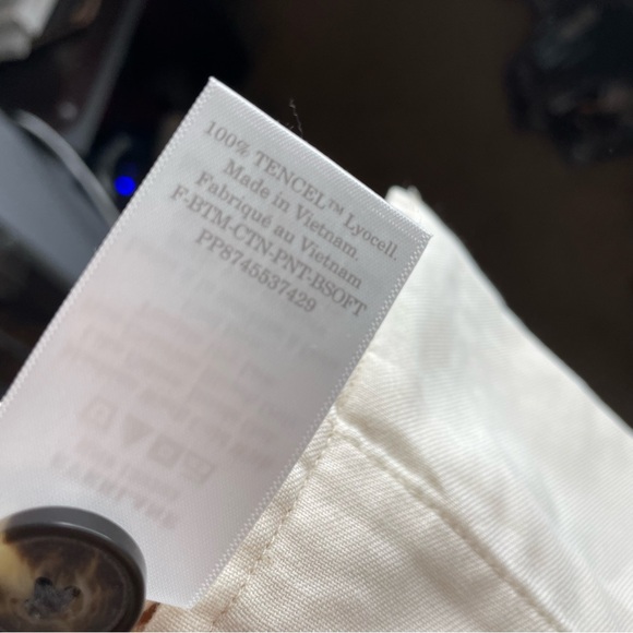 NEW WITH TAGS Everlane The TENCEL Parchment Cream Relaxed Chino in Size 6 - Picture 8 of 8